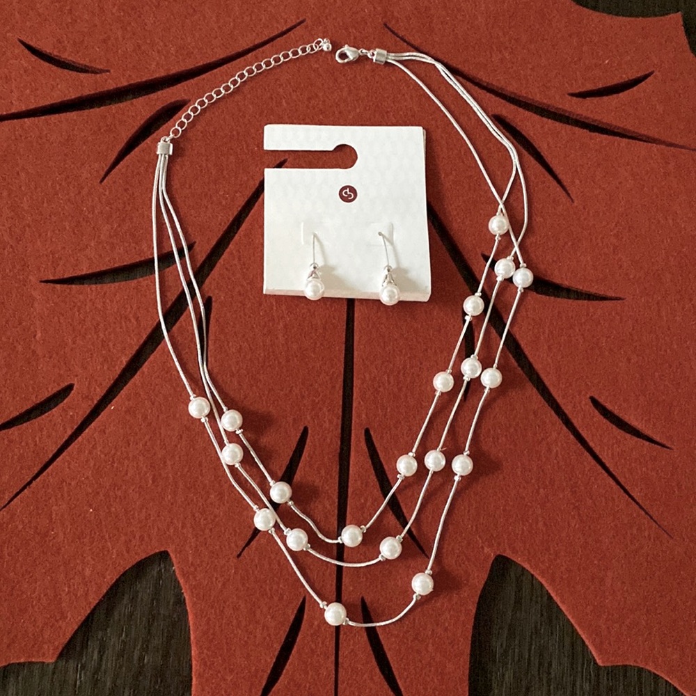 Dress Barn pearl necklace and earrings set